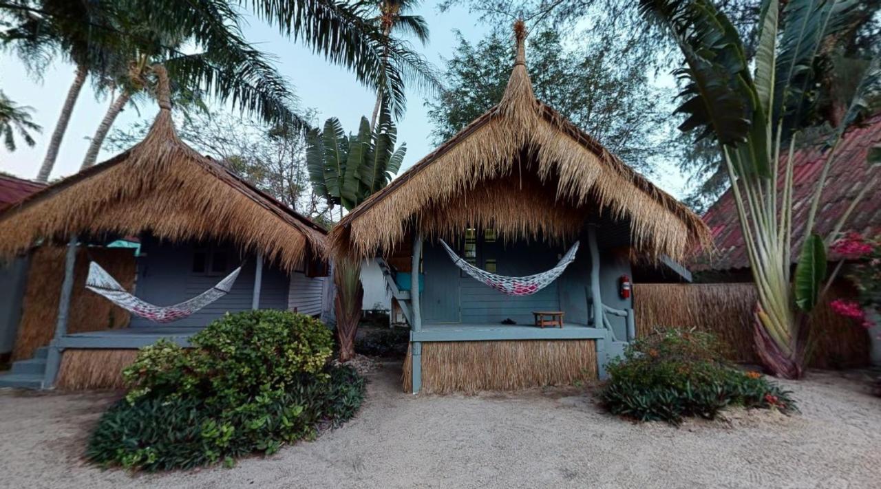 Sea Love Beach Bar & Bungalows Ban Tai Exterior photo